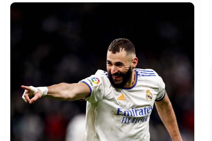 Ekspresi Karim Benzema usai mencetak gol untuk Real Madrid ke gawang Valencia di Santiago Bernabeu, Madrid, Sabtu (8/12022) waktu setempat.