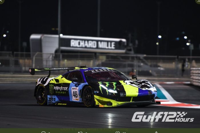 Tim VR46 yang dimotori Luca Marini, Alessio Salucci, dan David Fumanelli finis ketiga pada lomba Gulf 12 Hours di Sirkuit Yas Marina, Abu Dhabi, Uni Emirat Arab, 8 Desember 2022. Valentino Rossi terpaksa absen dari lomba karena terpapar Covid-19.