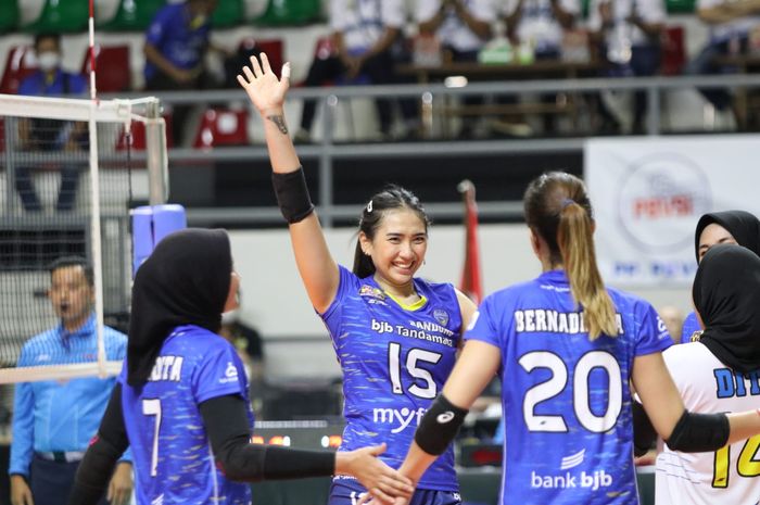 Tim bola voli putri Bandung Bank bjb Tandamata pada hari ketiga seri 1 Proliga 2022 di Padepokan Voli, Sentul, Bogor, Jawa Barat, Minggu (9/1/2022).