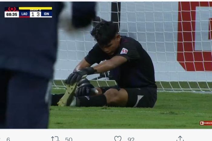 Kiper Timnas Laos, Solasak Thilavong, saat tampil melawan Timnas Indonesia di Piala AFF 2020