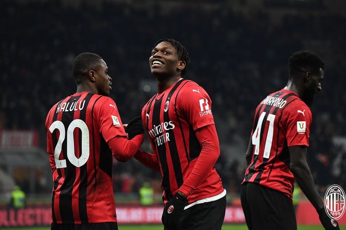 Rafael Leao mencetak gol cantik ke gawang Genoa dan membawa AC Milan unggul 2-1 pada menit ke-102 di babak 16 besar Coppa Italia.