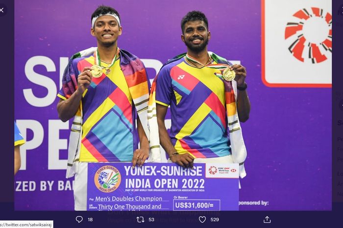 Pasangan ganda putra India, Chirag Shetty dan Satwiksairaj Rankireddy, menjadi juara India Open 2022 setelah mengalahkan Mohammad Ahsan/Hendra Setiawan (Indonesia) pada babak final yang digelar di K. D. Jadhav Indoor Hall, New Delhi, India, Minggu (16/1/2022).