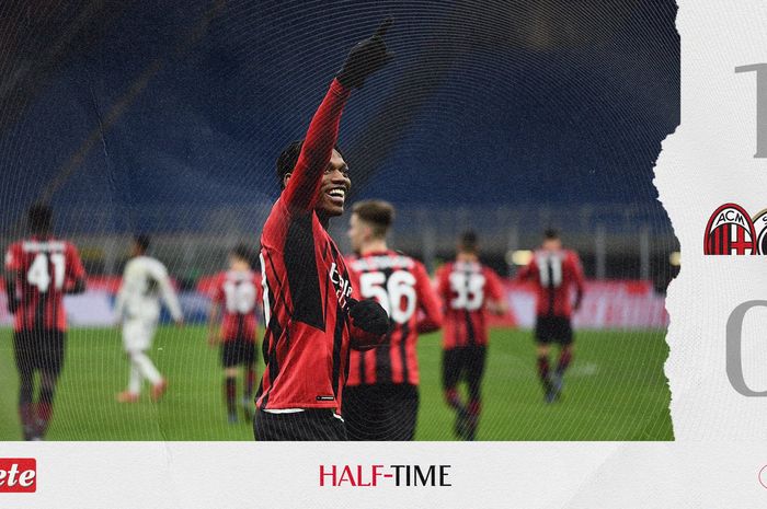 Penyerang AC Milan, Rafael Leao, merayakan gol ke gawang Spezia pada laga lanjutan Liga Italia di Stadion San Siro, Senin (17/1/2022).