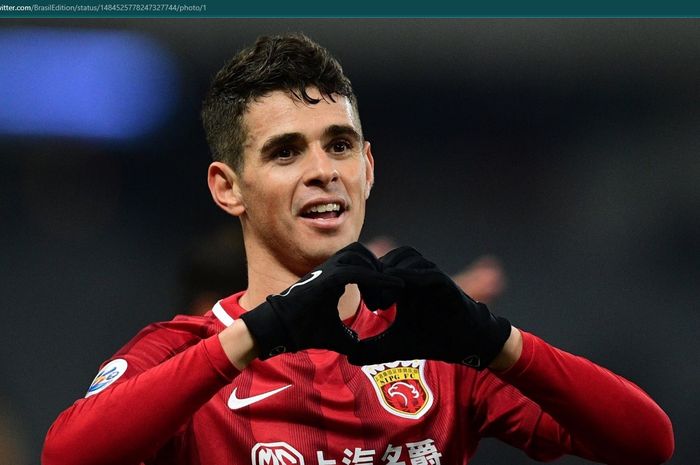 Gelandang serang Shanghai Port, Oscar, menjadi incaran Barcelona.