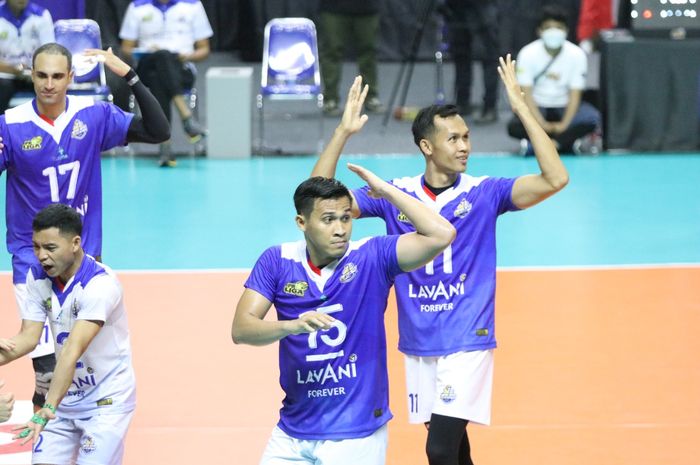 Tim pendatang baru di kompetisi Proliga 2022, LavANI, saat menghadapi juara bertahan Surabaya Bhayangkara di di GOR Kawah Candradimuka Padepokan Voli Jenderal Polisi Kunarto, Sentul, Bogor, Sabtu (23/1/2022). 