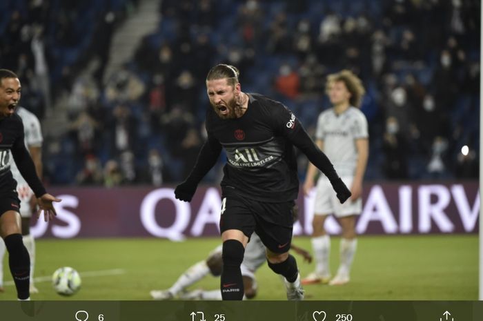 Sergio Ramos merayakan gol dalam laga pekan ke-22 Liga Prancis antara PSG melawan Reims, Minggu (23/1/2022) di Parc des Princes.