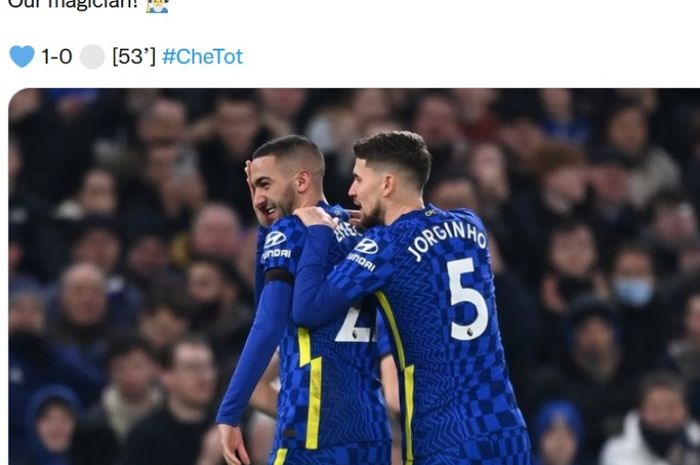 Bintang Chelsea, Hakim Ziyech, merayakan golnya ke gawang Tottenham Hotspur.