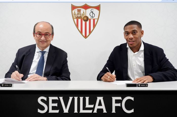 Anthony Martial resmi dipinjamkan Manchester United ke Sevilla pada paruh kedua musim 2021-2022.