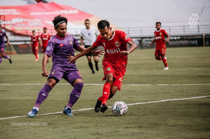 Bhayangkara FC versus Persik Kediri pada laga pekan ke-21 Liga 1 2021-2022 di Stadion I Wayan Dipta, Gianyar, Bali, Jumat (28/1/2022).