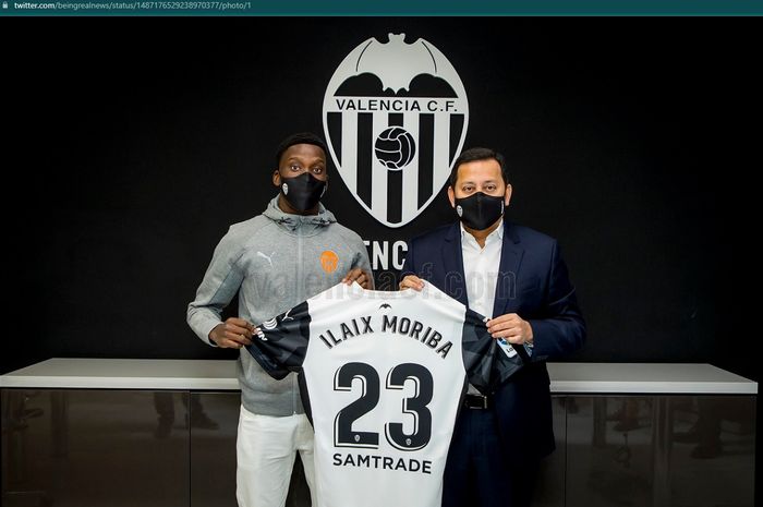 Eks gelandang muda Barcelona, Ilaix Moriba, resmi bergabung dengan Valencia dengan status pinjaman hingga akhir musim 2021-2022.