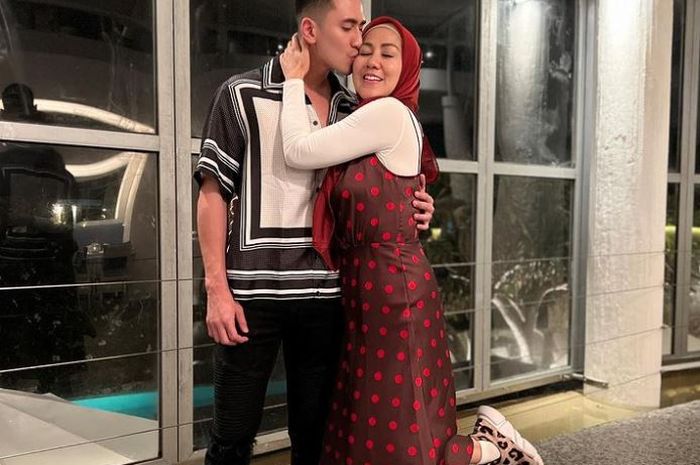 Verrell Bramasta buka suara soal pernikahan sang mama Venna Melinda dan Ferry Irawan