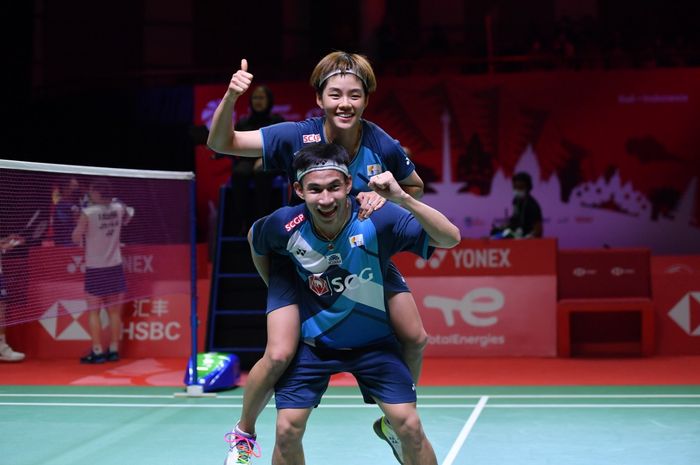 Pasangan ganda campuran Thailand, Dechapol Puavaranukroh/Sapsiree Taerattanachai melaju ke semifinal Japan Open 2023