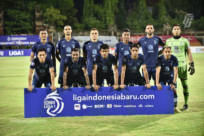 Pemain Persela Lamongan dalam laga melawan Madura United pada pekan ke-23, di Stadion I Gusti Ngurah Rai, Denpasar, Bali, Sabtu (5/2/2022).