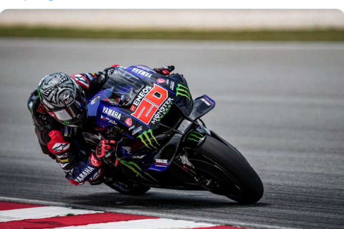 Pembalap Monster Energy Yamaha, Fabio Quartararo, saat beraksi pada Tes Pramusim MotoGP hari pertama di Sirkuit Sepang, Malaysia, Sabtu (5/2/2022).