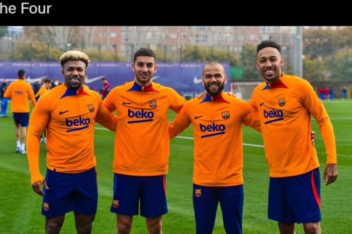 Empat pemain baru Barcelona, dari kiri ke kanan Adama Traore, Ferran Torres, Daniel Alves, dan Pierre-Emerick Aubameyang.