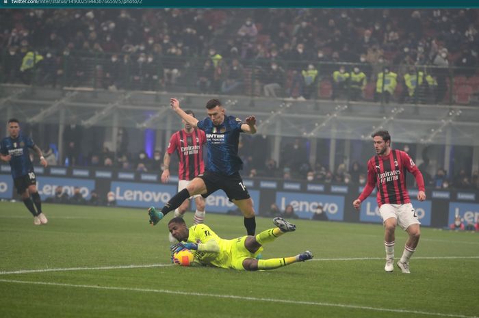 Inter Milan dipaksa menelan kekalahan 1-2 dari AC Milan pada pekan ke-24 Liga Italia 2021-2022.