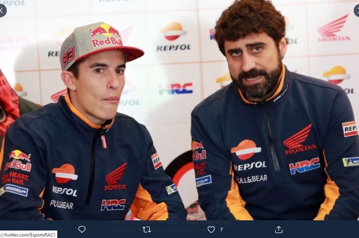 Pembalap Repsol Honda, Marc Marquez, dan kepala krunya, Santi Hernandez.