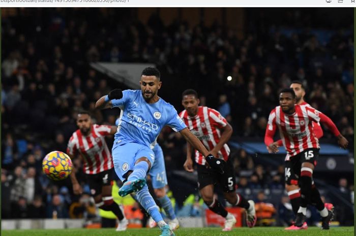 Manchester City diselamatkan penalti Riyad Mahrez saat membekuk Brentford di paruh pertama pekan ke-24 Liga Inggris 2021-2022.