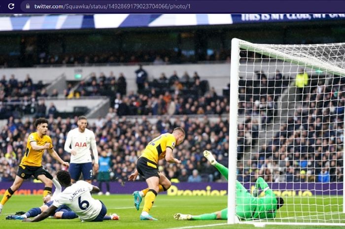 Tottenham Hotspur menunjukkan dirinya semakin lemah setelah takluk dari Wolverhampton Wanderers, sedangkan Liverpool menjadi tim yang anti-kalah. 