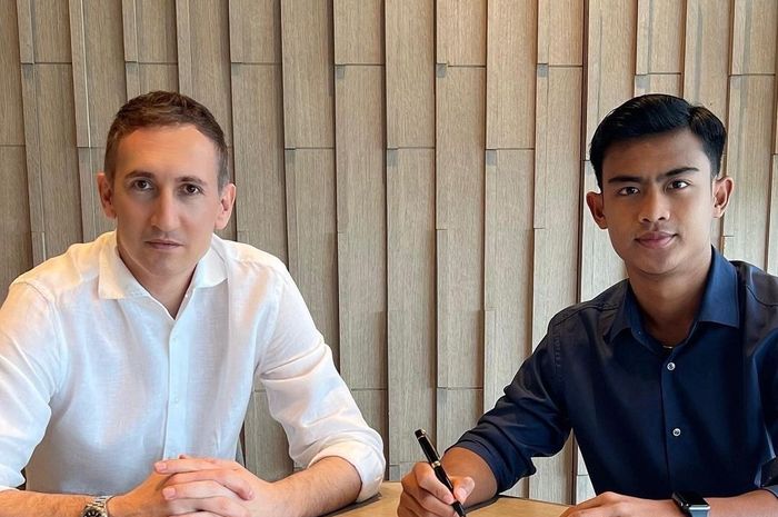 Pratama Arhan bersama agennya Dusan Bogdanovic 