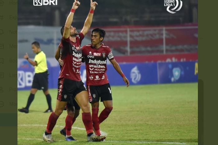 Ilija Spasojevic saat membawa menang Bali United menang 1-0 atas PSS Sleman setelah memanfaatkan blunder fatal kiper PSS Sleman, dalam laga pekan ke-25 Liga 1 2021-2022, di Stadion I Gusti Ngurah Rai, Denpasar, Bali, Rabu (16/2/2022).