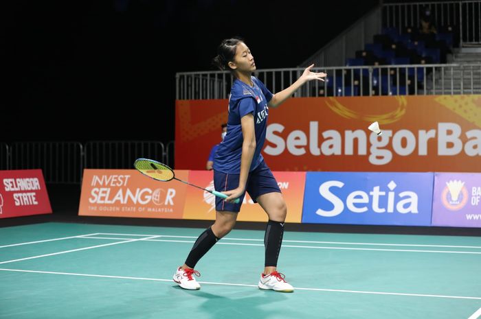 Pebulu tangkis tunggal putri Indonesia, Putri Kusuma Wardani, pada partai pertama melawan Kazakstan Kejuaraan Beregu Asia 2022 di Setia City Convention Centre, Shah Alam, Selangor, Malaysia, Rabu (16/2/2022).