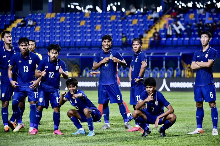 Para pemain Thailand saat menghadapi Singapura di Piala AFF U-23 2022, Rabu (16/2/2022)