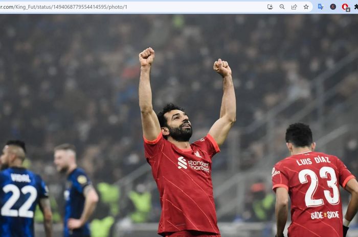 Penyerang Liverpool, Mohamed Salah, merayakan gol yang dicetak ke gawang Inter Milan pada laga leg pertama babak 16 besar Liga Champions 2021-2022 di Stadion Giuseppe Meazza, Rabu (15/2/2022).