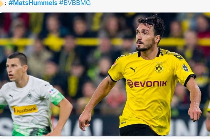 Bek Borussia Dortmund, Mats Hummels, marah setelah timnya dibabat Rangers pada leg  pertama  Babak play-off Liga Europa 2021-2022. 