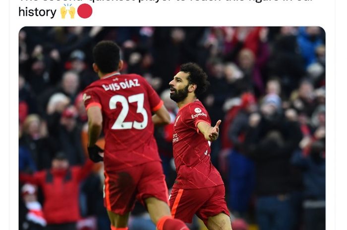 Penyerang Liverpool, Mohamed Salah (kanan), merayakan golnya ke gawang Norwich pada pertandingan pekan ke-26 Liga Inggris di Anfield, Sabtu (19/2/2022).