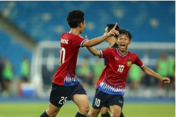 Laos merayakan gol pertamanya lawan Malaysia di laga kedua grup B Piala AFF U-23 2022 di Morodok Techno Stadium, Pnompenh, Kamboja pada Senin (21/2/2022).