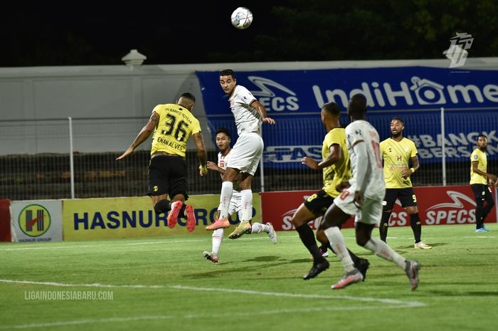 Barito Putera vs Persija Jakarta pada laga pekan ke-27 Liga 1 2021-2022 di Stadion Kompyang Sujana, Denpasar, Bali, Rabu (23/2/2022).