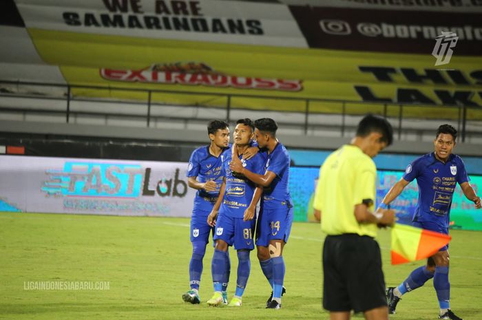 Duel Borneo FC versus PSIS Semarang pada laga pekan ke-27 Liga 1 2021-2022 di Stadion Kapten I Wayan, Dipta, Gianyar, Bali, Kamis (24/2/2022).