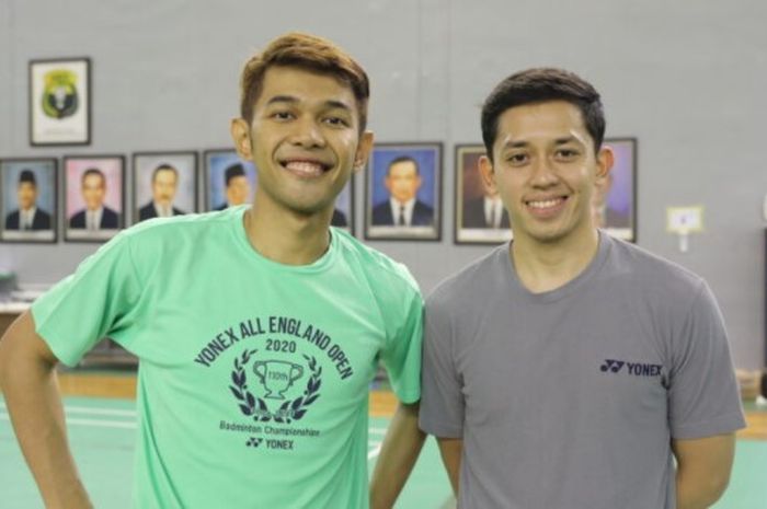 Pasangan ganda putra Indonesia, Fajar Alfian/Muhammad Rian Ardianto, dalam sesi latihan Kamis, 24 Februari 2022.