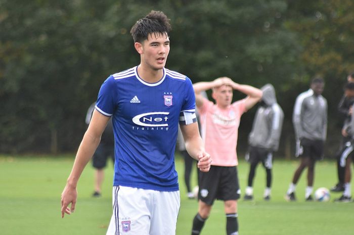 Pemain Indonesia, Elkan Baggott saat menjadi kapten bagi tim Ipswich Town U-23.