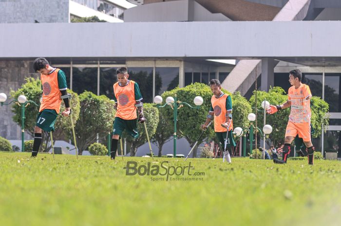 Sejumlah Garuda INAF sedang berlatih di Lapangan DPR/MPR RI, Jakarta, 2 Maret 2022.