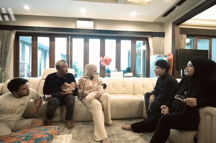Sule dan Nathalie Holscher saat menjenguk Ameena