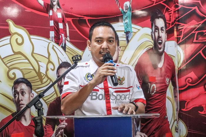 CEO PSIS Semarang, Yoyok Sukawi, sedang memberikan keterangan kepada awak media  di Kantor PSSI, Senayan, Jakarta, 4 Maret 2022.