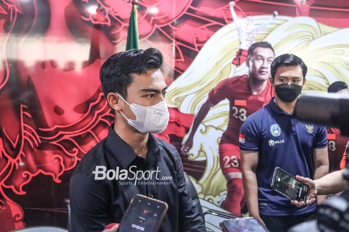 Pratama Arhan sedang memberikan keterangan kepada awak media di Kantor PSSI, Senayan, Jakarta, 4 Maret 2022.