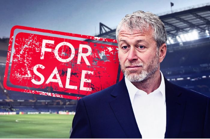 Roman Abramovich akhirnya menjual Chelsea buntut invasi Rusia ke Ukraina. Abramovich dikenal sangat dekat dengan Presiden Rusia Vladimir Putin.