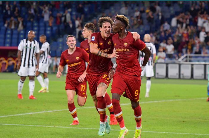 Selebrasi Tammy Abraham usai menjebol gawang Atalanta pada laga pekan ke-28 Liga Italia 2021-2022.