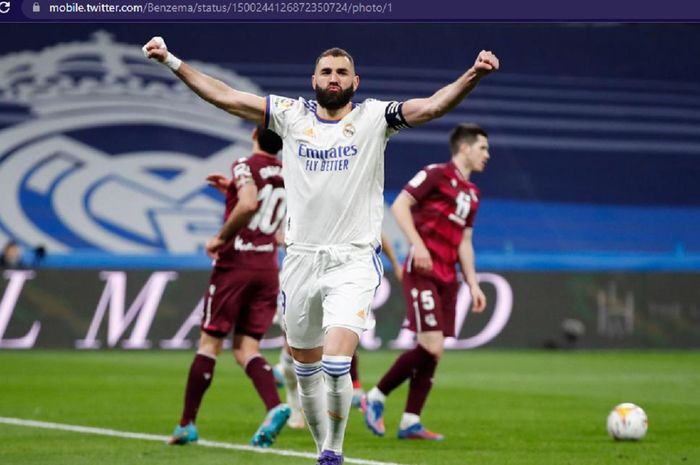 Bintang Real Madrid, Karim Benzema, masuk geng Cristiano Ronaldo dan Lionel Messi usai mencetak gol saat membantai Real Sociedad di Liga Spanyol. 