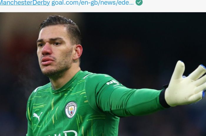 Ederson Moraes menyatakan bahwa posisi jongkoknya di dekat garis tengah lapangan saat pertandingan melawan Manchester United merupakan bagian dari rencana timnya.