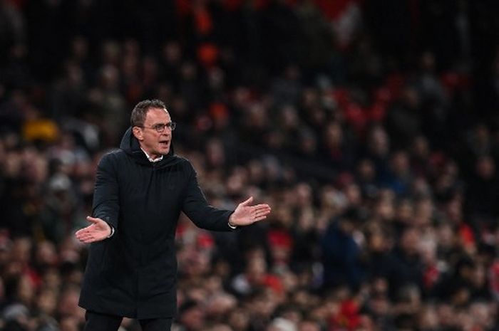 Ralf Rangnick saat memimpin Manchester United hadapi Brighton dalam laga Liga Inggris di Old Trafford, 15 Februari 2022.