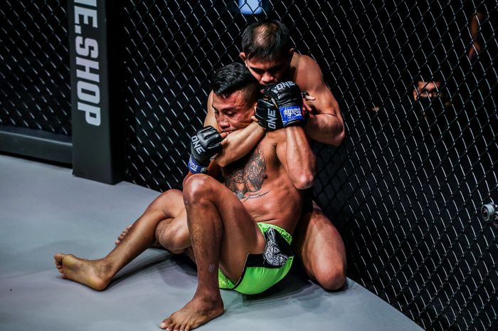 Duel Eko Roni Saputra melawan Chan Rothana di ONE Championship: Lights Out, Jumat (11/3/2022) di Singapore Indoor Stadium.