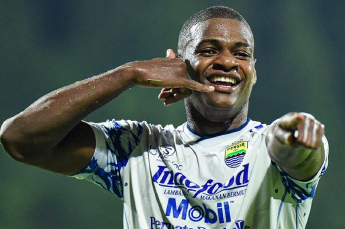 Bintang Persib Bandung Bruno Cantanhede selebrasi unik seusai membobol gawang Madura United di Liga 1, Minggu (13/3/2022).