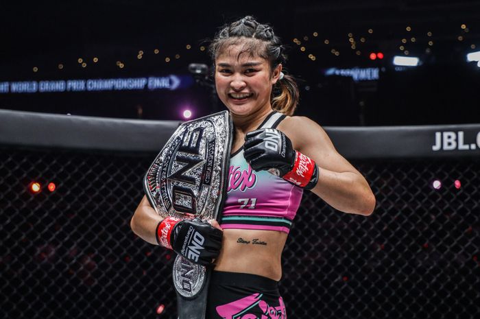 Petarung kelas atomweight ONE Championship, Stamp Fairtex. 