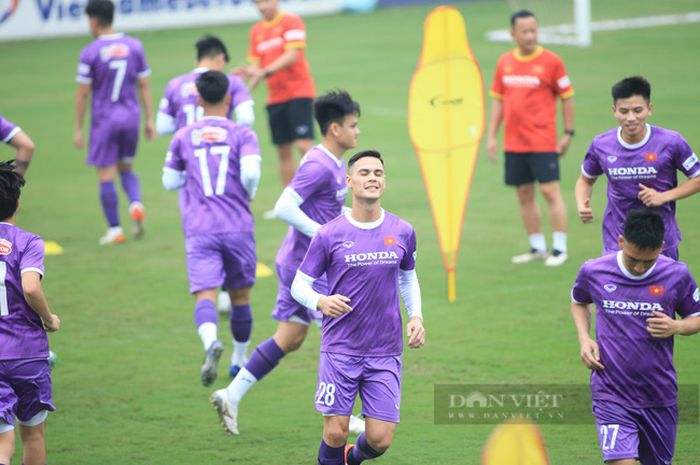 Adriano Schmidt menjalani sesi latihan pertamanya bersama Timnas Vietnam.