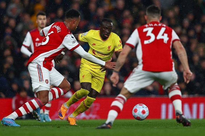 Aksi striker Liverpool, Sadio Mane, dalam laga kontra Arsenal.