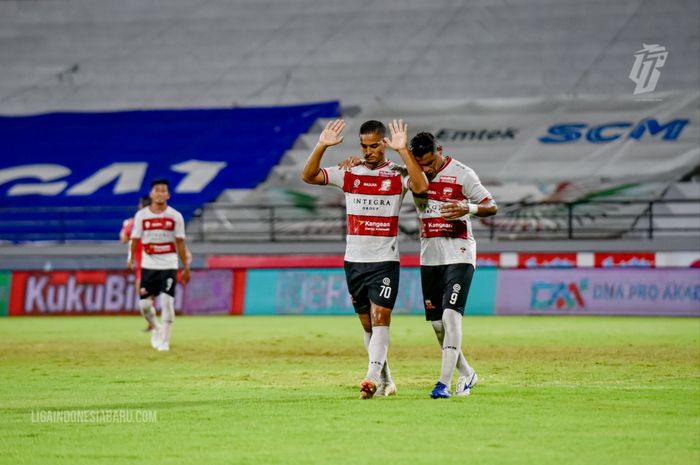 Pemain Madura United, Renan Silva tak lakukan selebrasi usai mencetak gol  ke gawang Persija Jakarta pada laga tunda pekan ke-24 Liga 1 2021-2022 di Stadion Kapten I Wayan Dipta, Gianyar, Bali, Kamis (17/3/2022).